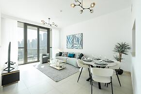 Downtown Escape Lush 2BR w Burj Khalifa View