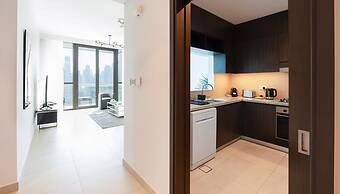 Downtown Escape Lush 2BR w Burj Khalifa View
