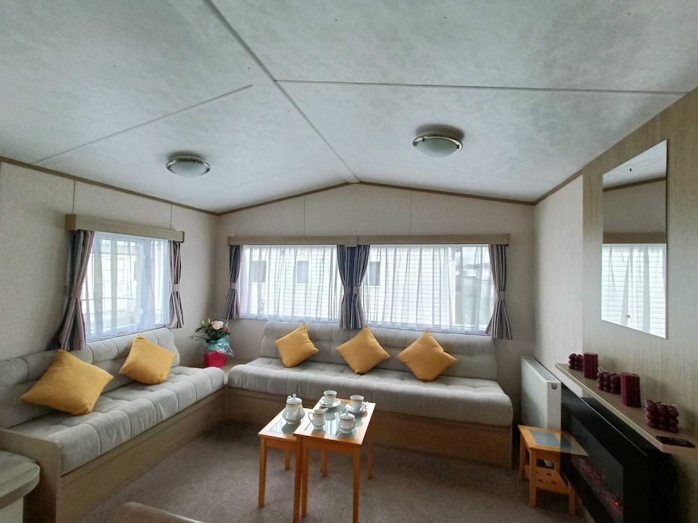 3 Bed, Sleeps 6, Parking