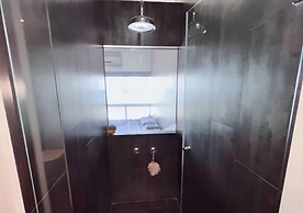 Seafrontapartment-sleeps4-pool-parking-garden