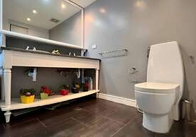 Seafrontapartment-sleeps4-pool-parking-garden