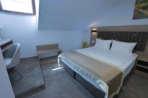 Evelin Deluxe House