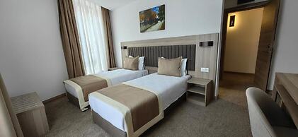 Evelin Deluxe House