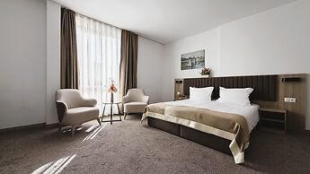 Evelin Deluxe House