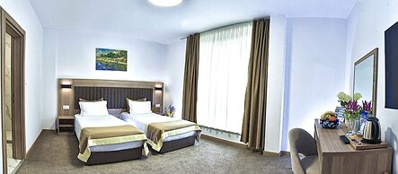 Evelin Deluxe House