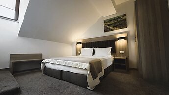 Evelin Deluxe House