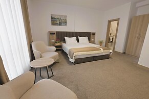 Evelin Deluxe House