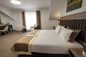 Evelin Deluxe House