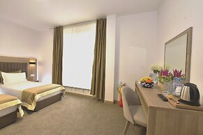 Evelin Deluxe House