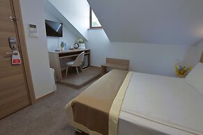 Evelin Deluxe House