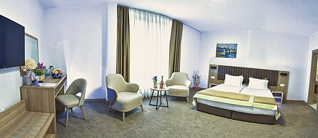 Evelin Deluxe House