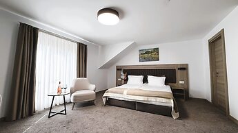 Evelin Deluxe House