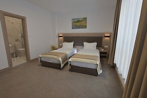 Evelin Deluxe House