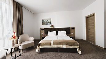 Evelin Deluxe House