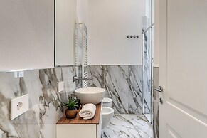 AwesHome Luxury Apartment