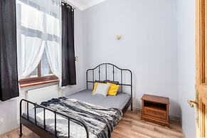 Charming Central Apartment