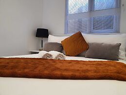 Stunning 1 King bed Cabin in Grays