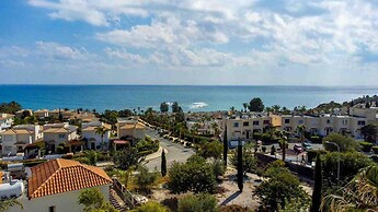 Coral Bay Villa - Sleeps 6 - Pool - Parking