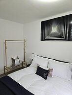 Manchester 2-bed House, Sleeps 4, 20 Min to Centre
