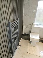 Manchester 2-bed House, Sleeps 4, 20 Min to Centre