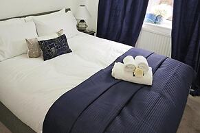 Manchester 2-bed House, Sleeps 4, 20 Min to Centre