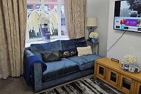 Manchester 2-bed House, Sleeps 4, 20 Min to Centre