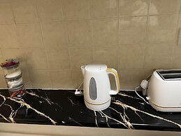 Leicester Aprt-sleeps3-db-tv-wifi