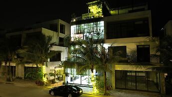 HALO ME Villa