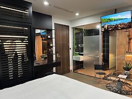 HALO ME Villa