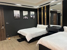 HALO ME Villa
