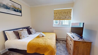 Immaculate 4-bed House in Romford