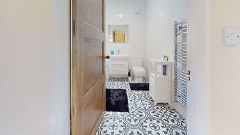 Immaculate 4-bed House in Romford
