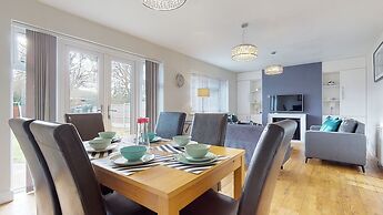 Immaculate 4-bed House in Romford