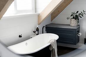 Linnaeus Suite, Berry - by Linnaeus Collection