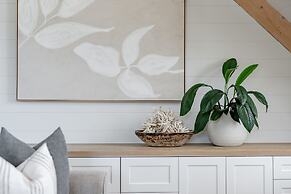 Linnaeus Suite, Berry - by Linnaeus Collection