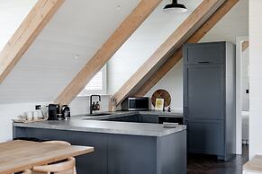 Linnaeus Suite, Berry - by Linnaeus Collection