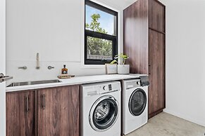 Maple Suite, Berry - by Linnaeus Collection