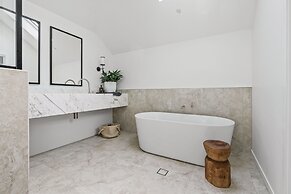 Maple Suite, Berry - by Linnaeus Collection
