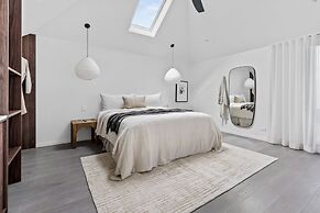 Maple Suite, Berry - by Linnaeus Collection