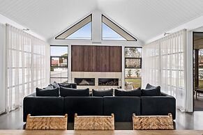 Maple Suite, Berry - by Linnaeus Collection