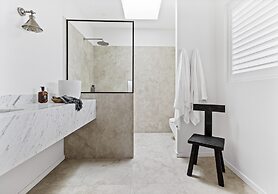 Maple Suite, Berry - by Linnaeus Collection