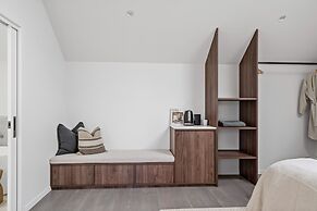 Maple Suite, Berry - by Linnaeus Collection