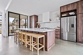 Maple Suite, Berry - by Linnaeus Collection