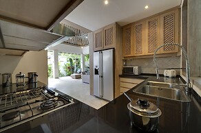 Siri Mendira Beach Villas