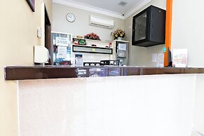 OYO 714 Arina Hotel