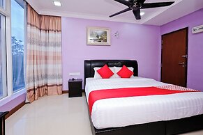 OYO 714 Arina Hotel