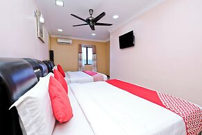 OYO 714 Arina Hotel