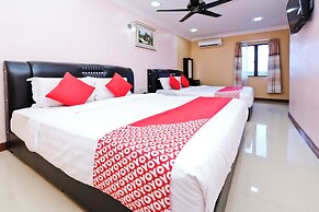 OYO 714 Arina Hotel