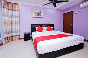 OYO 714 Arina Hotel