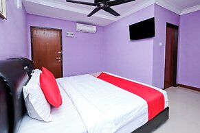 OYO 714 Arina Hotel